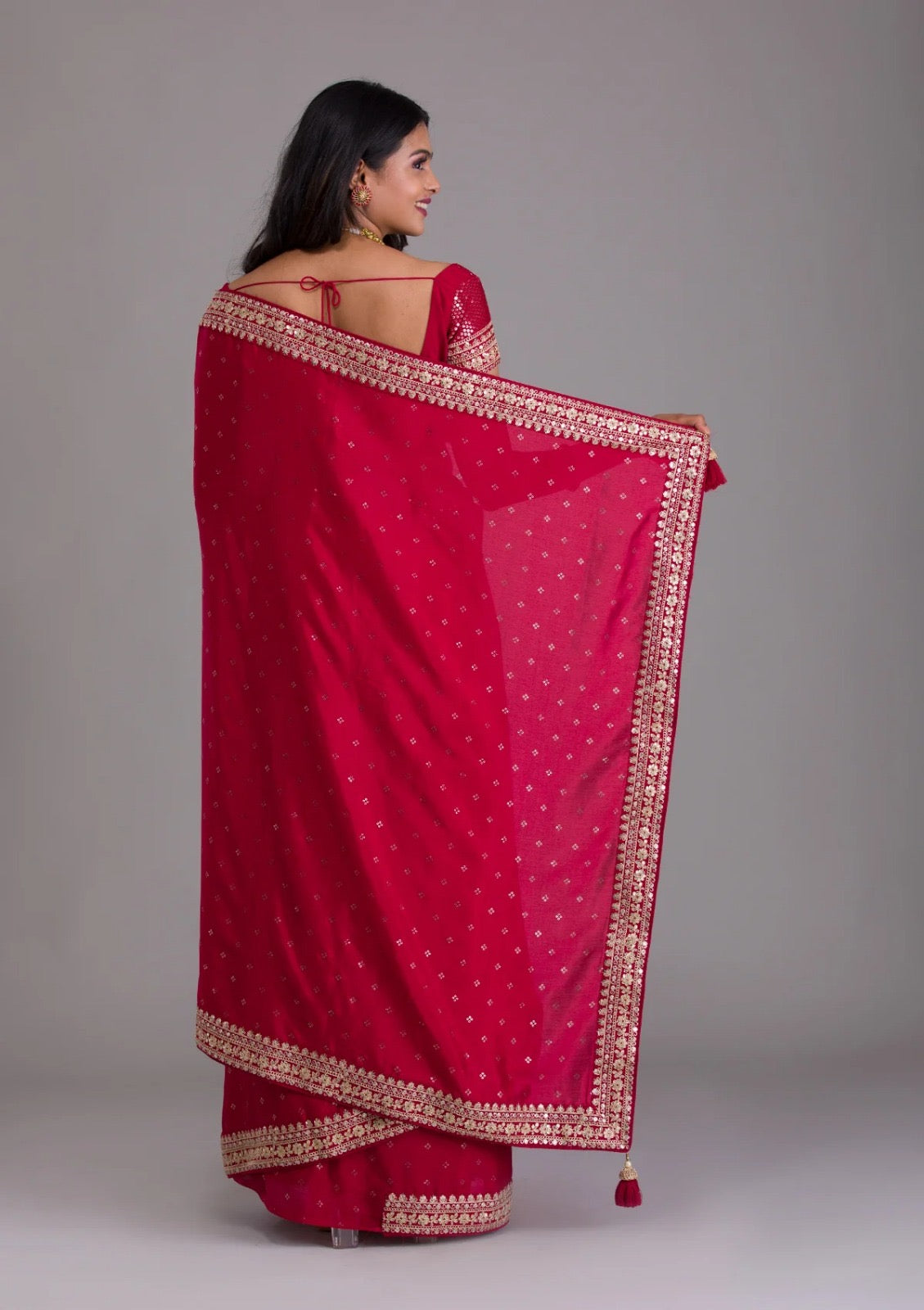 Gajri Chinnon saree with fully stitched blouse