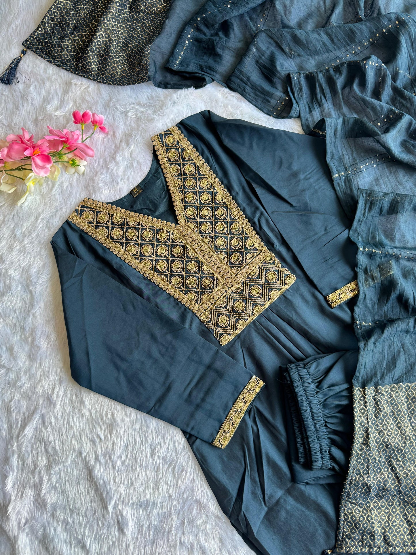 Heer Luxe -Premium Soft Cotton Embroidered Kurti Set